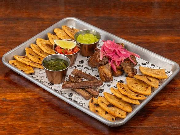 Steak Bites y Chicharrones