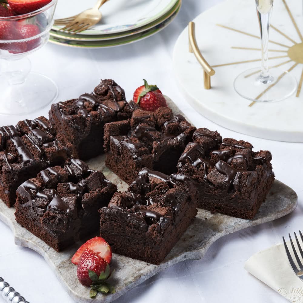 M&M Food Market Double Chocolate Fudge Brownie Cake (560 g)