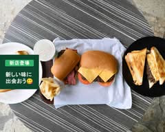 [Established in 1975, popular for its jumbo cheeseburger] Rotary Drive-In　ロータリードライブイン