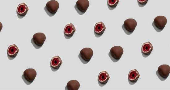 BARIS - Frozen raspberries in the finest chocolate