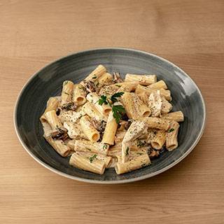 Chicken, Mushroom & Roasted Garlic Rigatoni