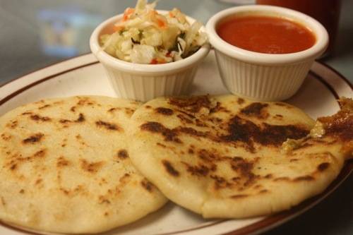 Chicharrón y queso pupusa