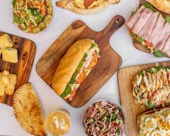 Delish Deli & Salad Bar Uni Hill