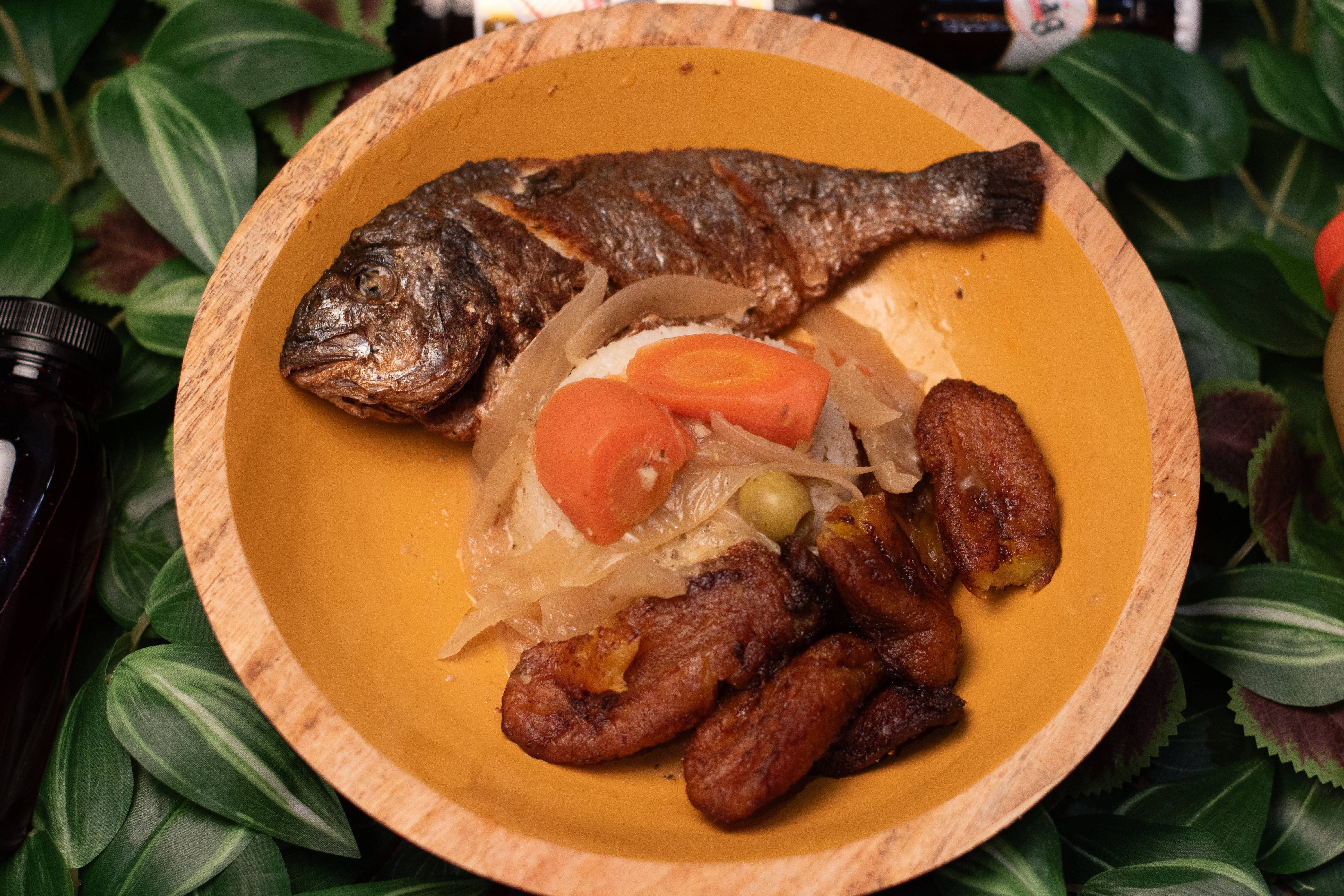Fo’ Vins Yassa Poisson 🐠 ou Poulet 🍗