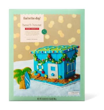 Favorite Day Christmas Beach House Sugar Cookie Gingerbread House Kit (31.6 oz)