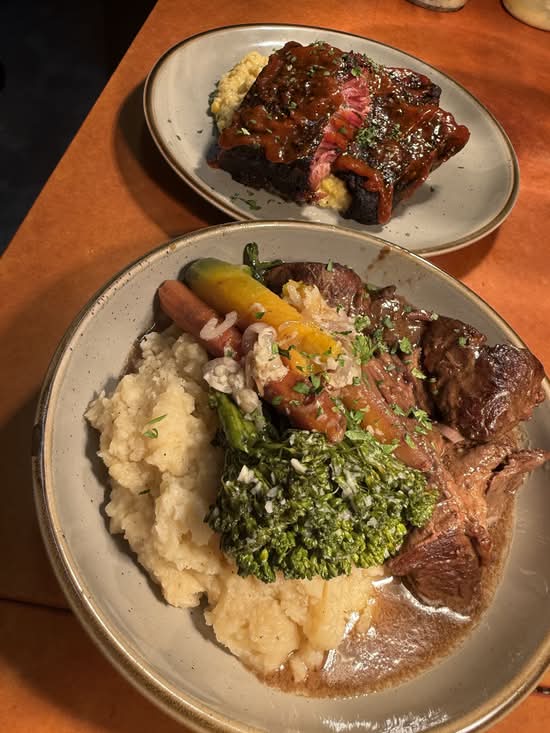 Barrel House Restaurant and Bar (3950 North Mount Juliet Road)