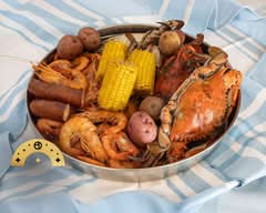 Deanie’s Seafood Bucktown (1713 Lake Ave)