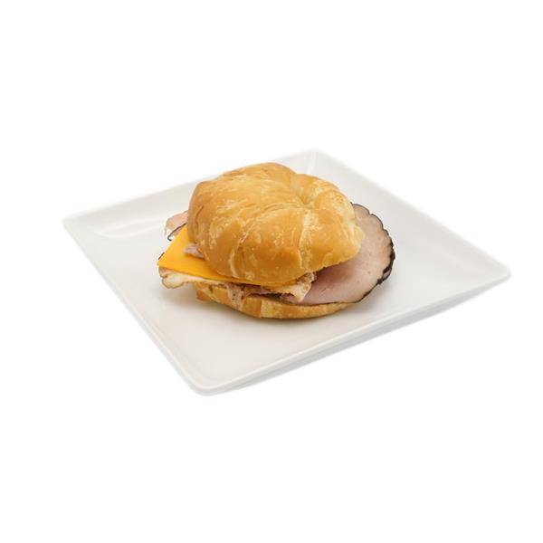 Hy-Vee Di Lusso Black Forest Ham Genoa Salami Bacon & Cheddar Croissant