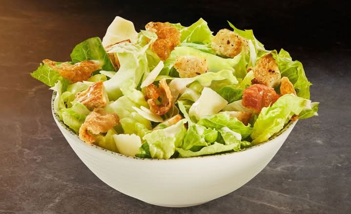 Salade César St-Hubert / St-Hubert Caesar Salad