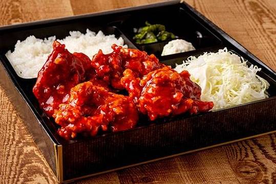 韓国風甘辛げんこつ唐揚げ弁当 4個 Korean-Style Sweet & Spicy Fried Chicken Bento Box (4 Pieces)