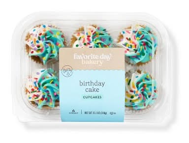 Favorite Day Classic Birthday Cupcakes (11.2 oz, 6 ct)