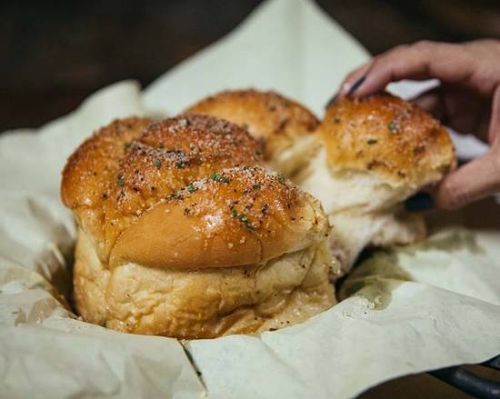 Fresh-Baked Garlic Pan Bread