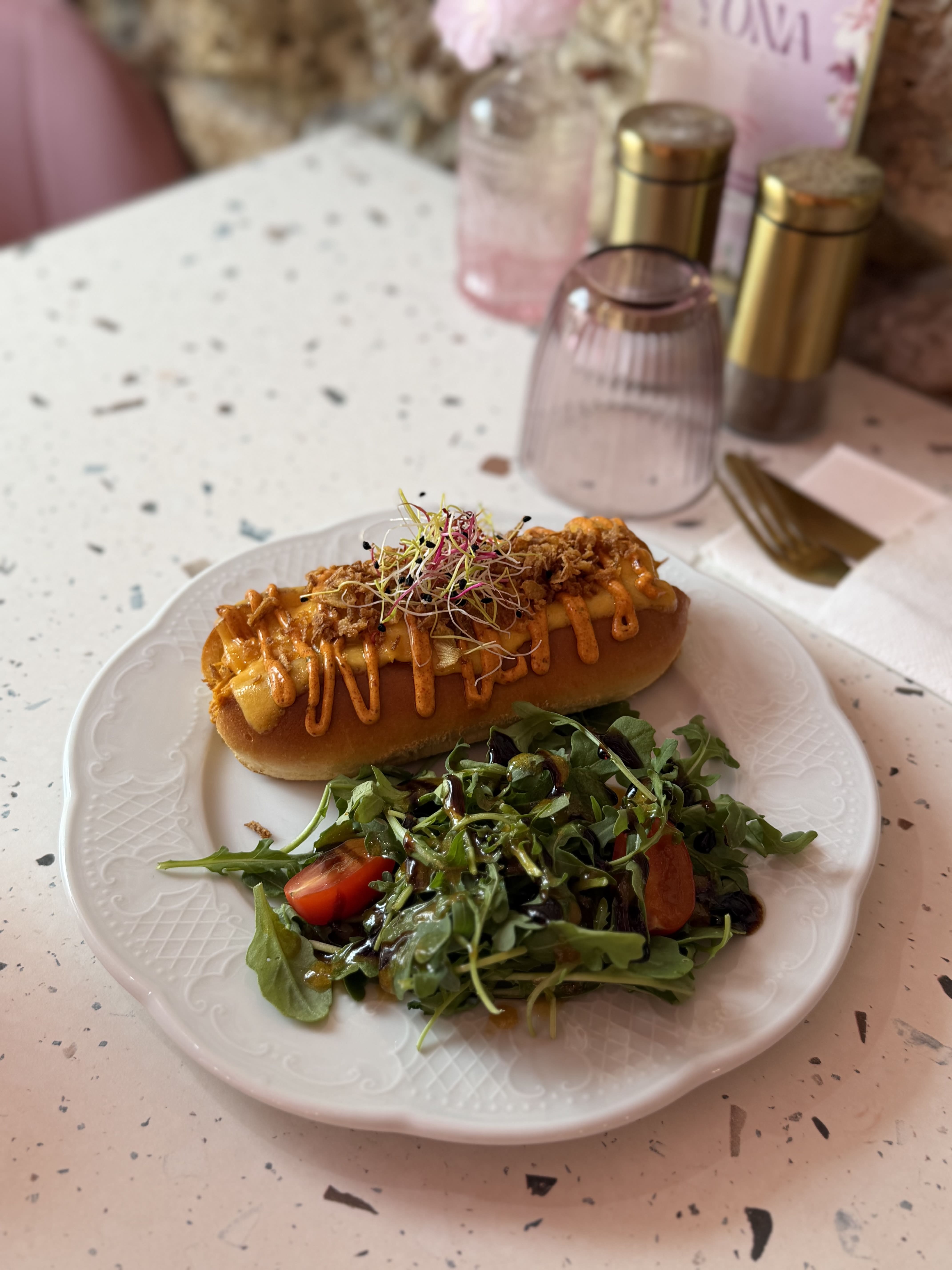 Yona Hot-dog