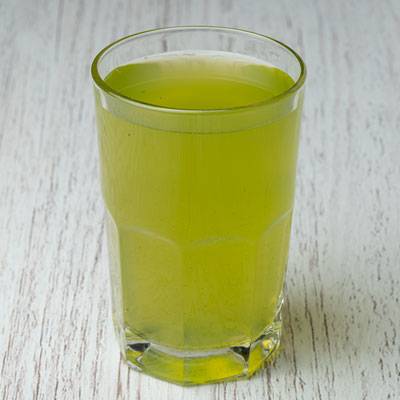 Agua de limón con hierbabuena