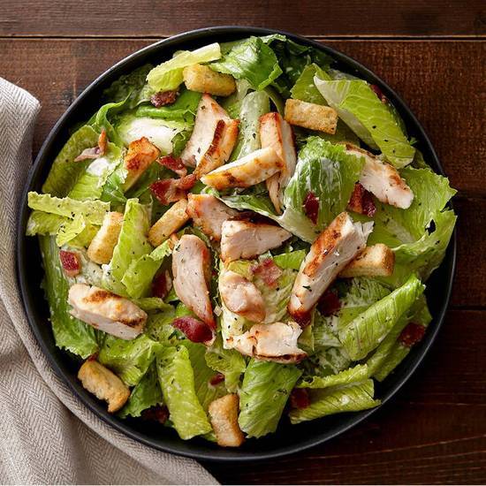 Salade César au poulet / Caesar salad with chicken
