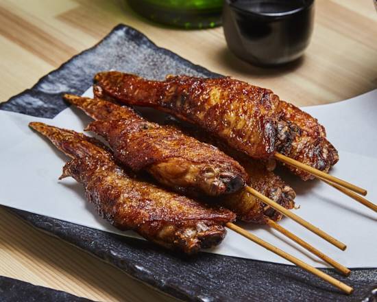 秘伝タレの手羽先から揚げ(１本) Chicken Wings with Secret Sauce (1 Piece)