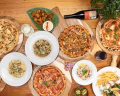 Akuna Restaurant & Bar