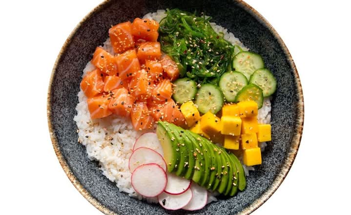 SALMON POKE