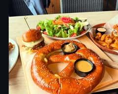 Brick Street Kitchen & Taproom (226 W Market St)