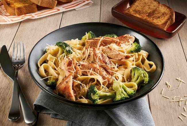 Chicken & Broccoli Alfredo Pasta