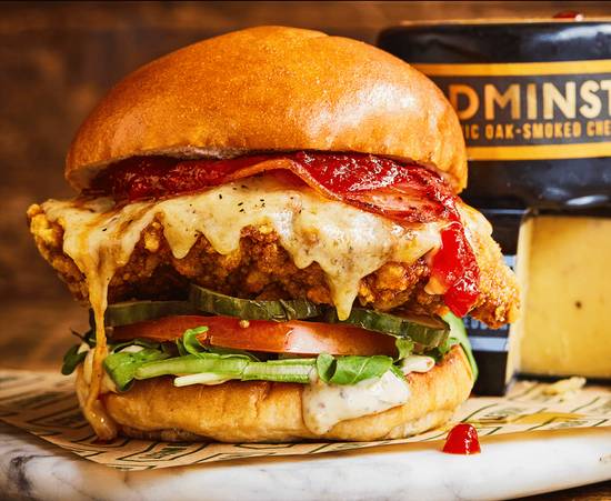 ULTIMATE CHEDDAR FRIED CHICKEN Burger incl. a side