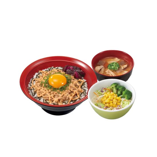 明太マヨ旨だしとりそぼろ丼 とん汁サラダゼットDashi-Flavored Minced Chicken Rice Bowl with Cod Caviar ,Raw Egg, Pork Miso Soup & Salad