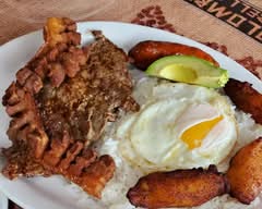 Colombia La Bella (3801 W Lake Mary Blvd.)