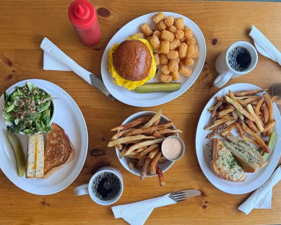 Rosales Diner (303 Dundurn St S)