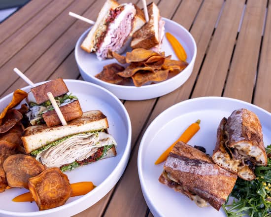 Cafe Olivia (14551 Dallas Pkwy, 100)