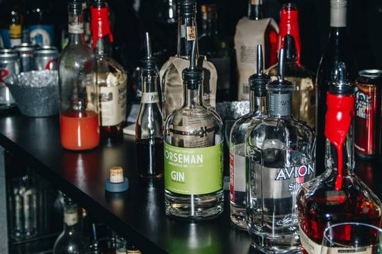 Holabird Bar & Liquor