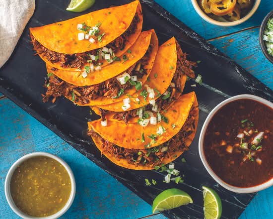 Taco N Llamas (800 West Lincoln Avenue)