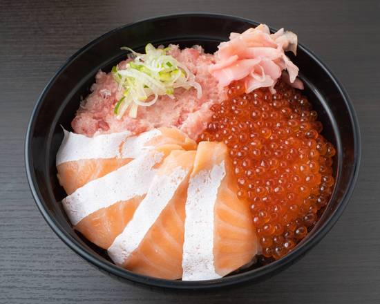 人気No.１　いくら(30g):ネギトロ(50g):サーモン(4枚)丼
