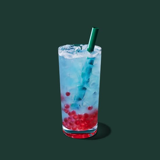 Boisson Refresher petits fruits d’été avec limonade