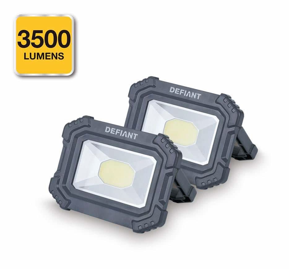 defiant led rechargeable flashlight Aluminum Combo (8-pack) with Batteries The Defiant 1000 Lumen LED Compact Rechargeable Spotlight is compact while bright LED lights provide up to 1000 Lumens of light with a 450m beam throw on High mode Defiant Flashlight | LED Lights