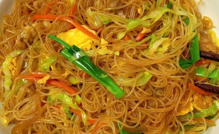 E17. Beef Fried Rice Noodle E17. 牛炒米粉