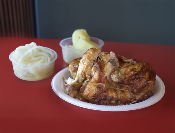 Combo 2 1/2 Pollo con 1 Acompañante & Refresco o Agua