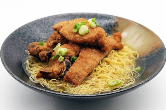 D7. Deep-Fried Pork Chop Noodle in Soup 豬扒湯麵