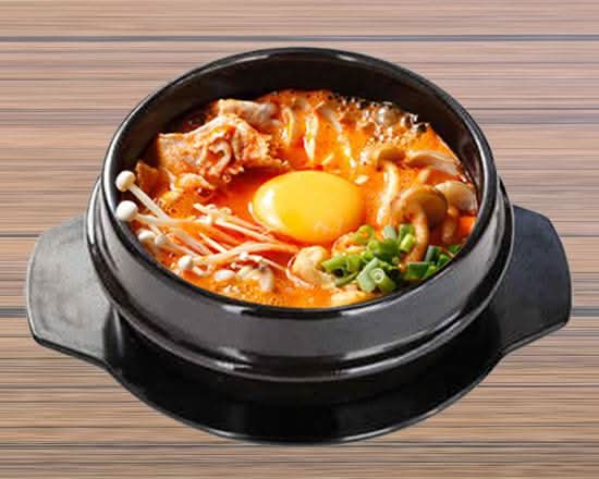 豚キムチスンドゥブチゲ (ライス付き) 돼지김치순두부찌개🐷