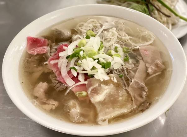 342. Phở Dặc Biệt (Tái, Nạm, Gân, Sách, Bò Viên)