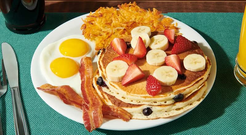 DOUBLE BERRY BANANA PANCAKE SLAM