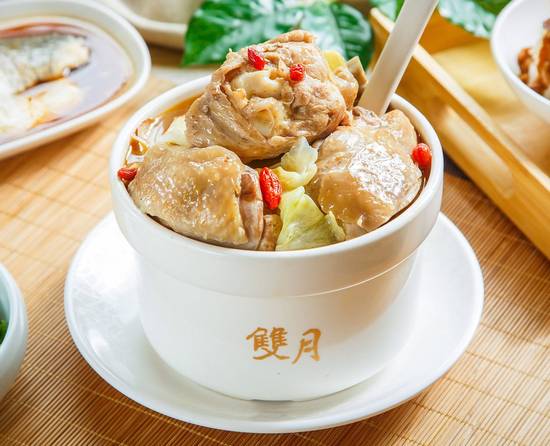 黑麻油燉雞腿湯