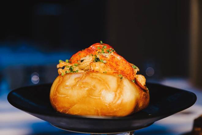 Vida lobster roll
