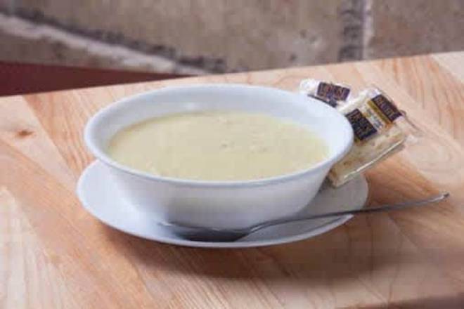 HOMEMADE CHICKEN-LEMON RICE SOUP BOWL (AVGOLEMONO)