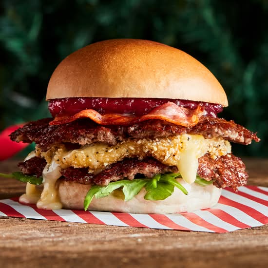 CAMEMBERT SMASHED BEEF Burger incl. a side