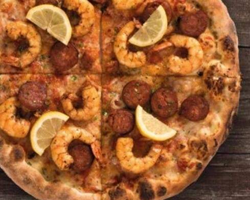 Pizza de Camarones a la Diabla y Chorizo Español