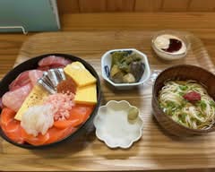 【海鮮丼】とと吉