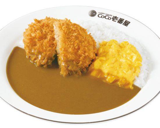 手仕込キャベツメンチカツカレー+ハーフスクランブルエッグ Hand-made minced meat and cabbage cutlet curry with scrambled egg (half)