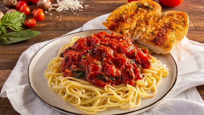 Pasta with Tomato and Basil Sauce