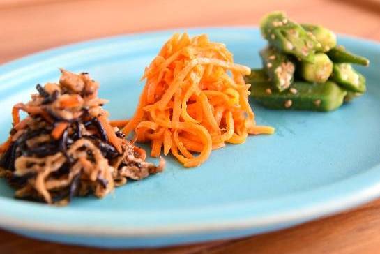 身体をつくるお惣菜セット（栄養たっぷり野菜とひじきの3種盛り）