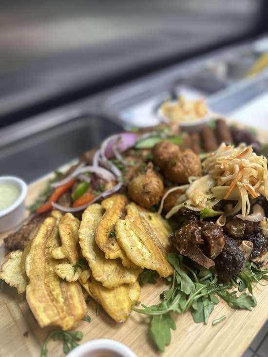 Iliana’s Bar Lounge (1511 College Point Blvd)